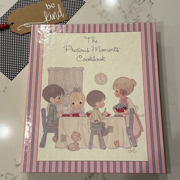 💕Precious Moments Collection💕 | Vintage Cookbook | 1988 | Bonus Included 🧁 - Picture 1 of 14